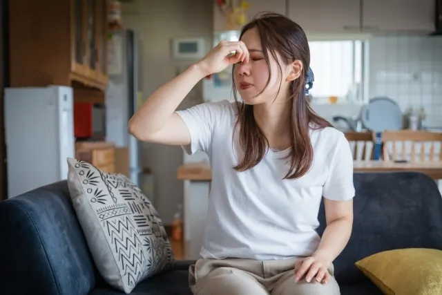 鍼灸で花粉症による目の痒みを和らげる東洋医学のセルフケアと効果解説